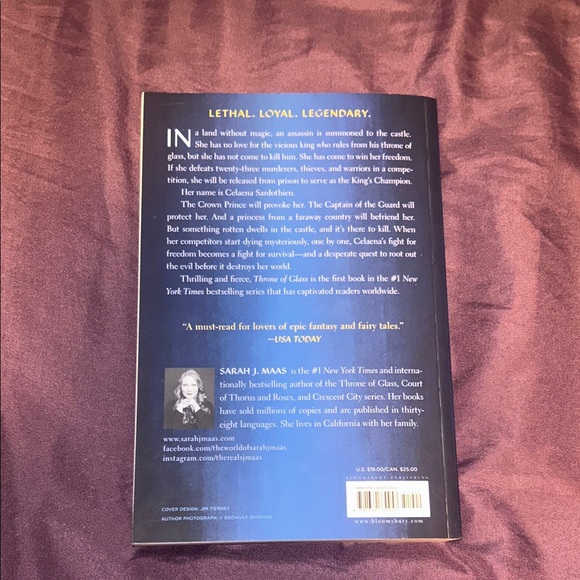 Throne of Glass by Sarah J. Maas - Blue Cover Paperback - Picture 2 of 2